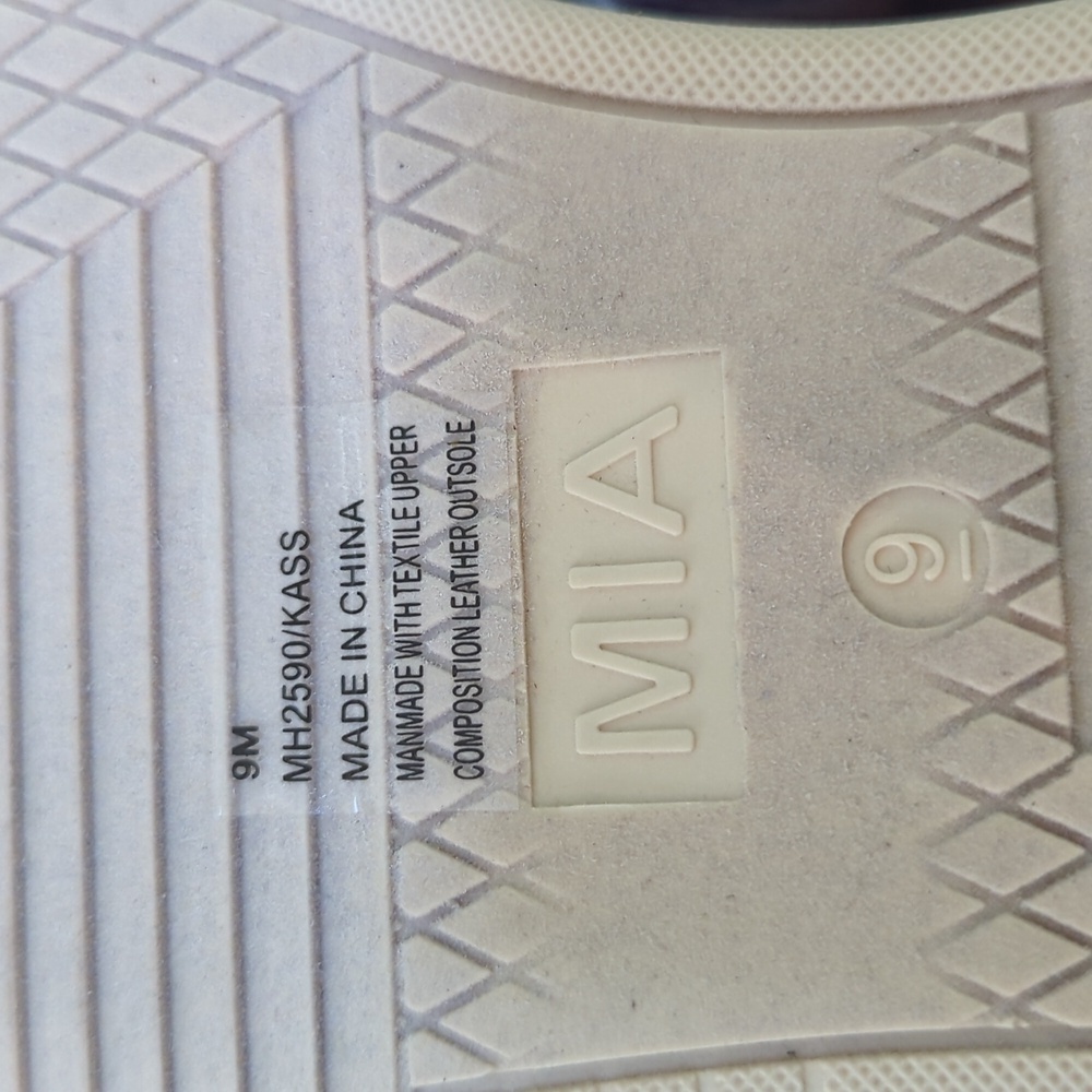 NWT NIB MIA Kass Frayed Twill Sneaker Size 9 White/Cream - Picture 8 of 9